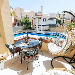 amazing-renovated-pool-view-apartment-2-min-to-faabe-beach.adeje-hotels.com/